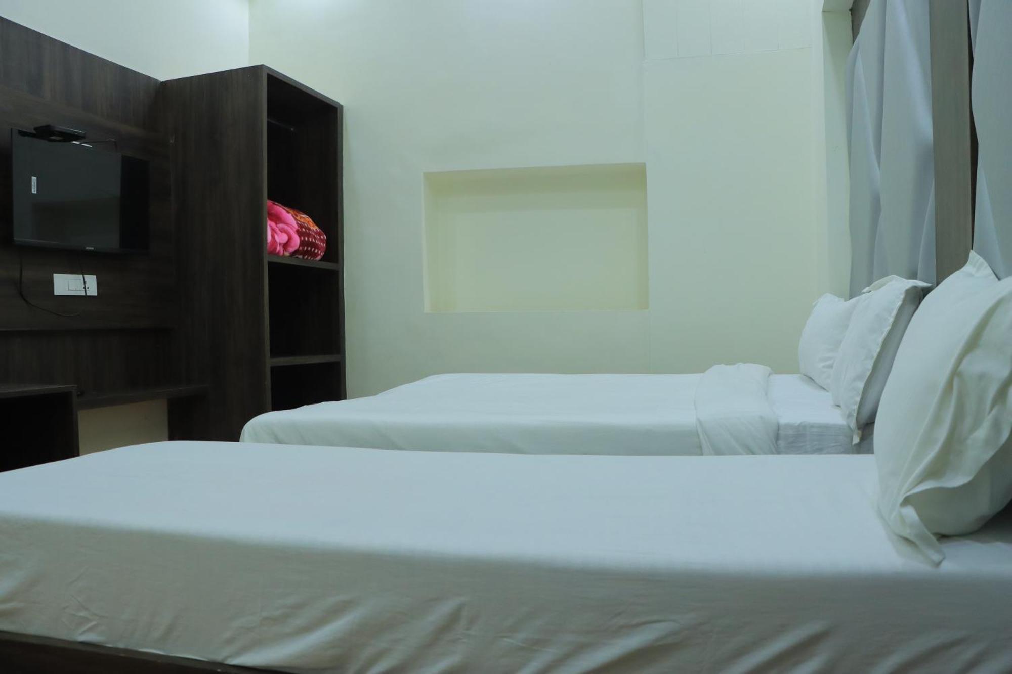 Hotel Novelty Inn Amritsar Bagian luar foto